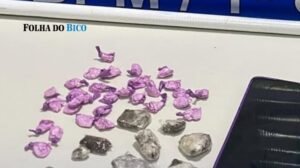 Mulher de 43 anos é presa com maconha e cocaína após tentar ocultar pochete em terreno baldio em Araguatins