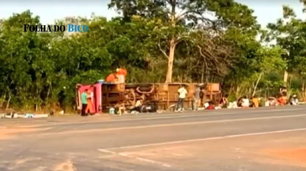 Ônibus tomba na BR-230 em São Bento e deixa dez feridos, dois em estado grave - Imagem do artigo