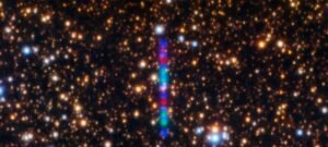 Cometa 3I/ATLAS não sofreu alteração de cor; brilho azul é efeito da coma gasosa