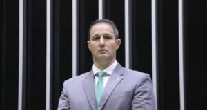 Derrite mantém alterações na Lei Antiterrorismo e libera PF de aval dos governadores