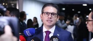 Hugo Motta recua sob pressão e afirma que projeto de Derrite preserva autonomia da PF