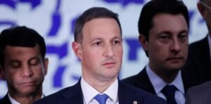 Derrite apresenta nova versão de relatório sobre lei antifacção e retira equiparação a terrorismo