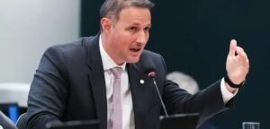 Projeto de Derrite prevê que estados fiquem com recursos confiscados de facções e reabre impasse com União