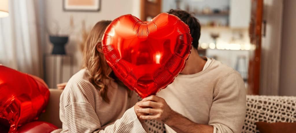 Estudo aponta que beijo surgiu há mais de 21 milhões de anos, antes dos humanos - Imagem do artigo original