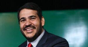 Lula indica o advogado-geral da União, Jorge Messias, para vaga de Barroso no STF