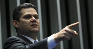 Alcolumbre pauta projeto de alto impacto fiscal após Lula escolher Messias para o STF