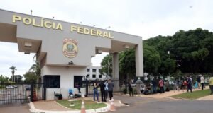 Bolsonaro ficará em sala especial da PF com cama e banheiro privativo após prisão preventiva