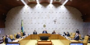 Bolsonaro é preso por ordem de Moraes, reação política é imediata e STF derruba revisão da vida toda do INSS