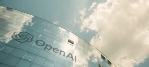 Protótipo do primeiro hardware da OpenAI está pronto, dizem Sam Altman e Jony Ive