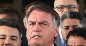 Moraes comunica ao TSE que Bolsonaro ficará inelegível até 2060