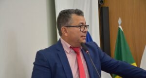 Vereador Folha defende gestão de Eduardo Siqueira Campos e rebate críticas de Carlos Amastha