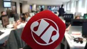 Justiça condena Jovem Pan a pagar R$ 1,58 milhão por danos morais coletivos e preserva concessões