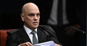 Juristas citam quatro aspectos controversos na decisão de Moraes que determinou prisão definitiva de Bolsonaro