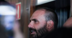 Votos de Eduardo Bolsonaro são anulados após participação remota proibida em sessão do Congresso