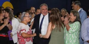 Governador Laurez Moreira sanciona novo PCCR da Educação após década de espera