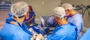 Médicos realizam cirurgia cardíaca em feto de 29 semanas dentro do útero em Porto Alegre