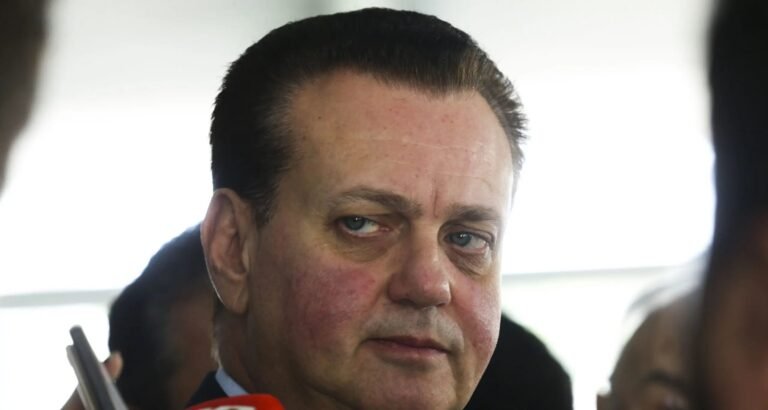 Kassab diz que Tarcísio arrisca derrota ao não se afastar de Bolsonaro