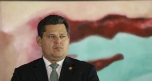 Alcolumbre suspende sabatina de Jorge Messias e acusa Planalto de omissão