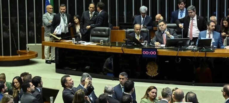 Congresso aprova LDO de 2026 com antecipação de emendas e desconto de precatórios