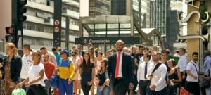 Estudo com 1.700 línguas aponta existência de gramática comum à humanidade