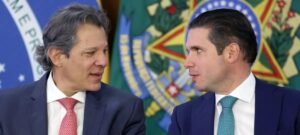 Hugo Motta sustenta arcabouço fiscal de Haddad em meio a tensão entre Congresso e Planalto