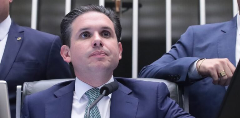 Hugo Motta contesta operação da PF contra ex-assessora de Arthur Lira autorizada por Dino