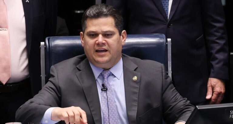 Tensões entre STF, Planalto e Congresso expõem crise permanente e projetam 2026