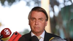 Moraes permite cirurgia de Bolsonaro, mas descarta prisão domiciliar humanitária