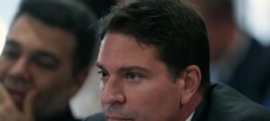 Moraes manda retomar ação penal contra Ramagem depois de cassação na Câmara