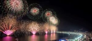 Drones, câmeras inteligentes e megaqueima de fogos marcam Réveillon de Copacabana 2026