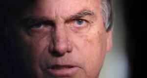 Moraes rejeita pedido de prisão domiciliar humanitária para Bolsonaro