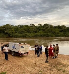 Corpo em decomposição é retirado do Rio Santa Tereza em Peixe