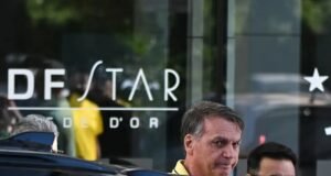 Decisão de Moraes mantém Bolsonaro em regime fechado e gera críticas de aliados