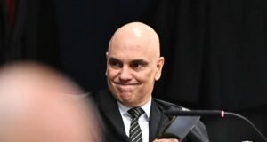 Moraes libera visitas permanentes de Michelle e filhos a Bolsonaro na PF