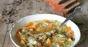 Relatório do Pinterest elege sopa de repolho como aposta culinária de 2026; confira preparo