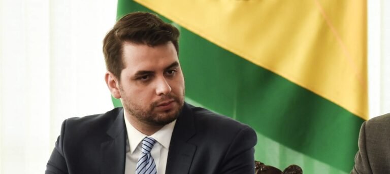 Defesa de Filipe Martins pede que Moraes exija parecer da PGR sobre prisão preventiva