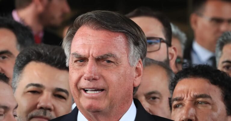 Defesa de Bolsonaro solicita Smart TV e visitas religiosas na prisão da PF