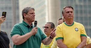 Bolsonaro solicita ao STF liberação para receber visita de Tarcísio na Papudinha