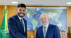 De garçom a diplomata: Douglas Almeida, 31 anos, toma posse no Itamaraty