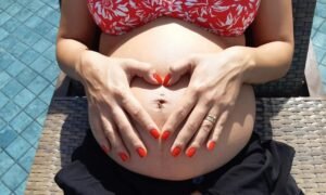 Especialista aponta preparo prévio do corpo e hábitos saudáveis como passos para engravidar em 2026