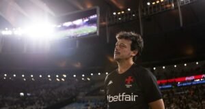 Vasco anuncia relacionados para duelo com Flamengo e deixa Rayan fora da lista