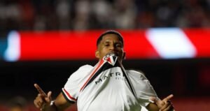 São Paulo faz 4 a 1 no Ibrachina e avança à decisão da Copinha