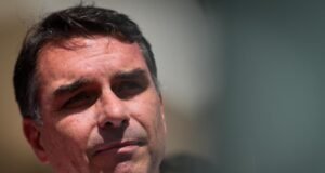 Flávio Bolsonaro pretende consolidar apoio do Centrão apenas após avançar nas pesquisas