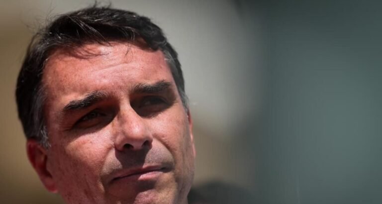 Flávio Bolsonaro pretende consolidar apoio do Centrão apenas após avançar nas pesquisas