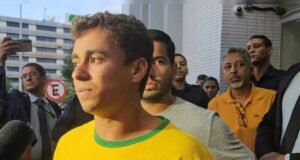 Nikolas Ferreira visita feridos por raio em Brasília e afirma que maioria já deixou o hospital