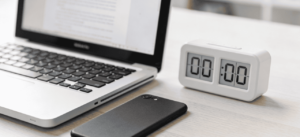 Pausas curtas ao longo do dia elevam foco e reduzem erros, apontam pesquisas