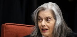 Cármen Lúcia diz que desinformação ameaça vontade do eleitor e pode afetar eleições de 2026