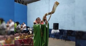 Padre indicado por defesa de Bolsonaro para visitas na Papudinha é arquiteto e cita Dostoiévski