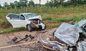 Colisão entre dois carros deixa um morto e sete feridos na BR-153, em Miranorte