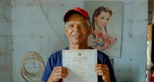Idoso de 74 anos consegue certidão de nascimento após 14 anos considerado morto